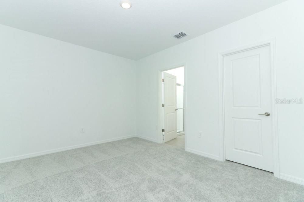 Active With Contract: $317,579 (3 beds, 2 baths, 1603 Square Feet)