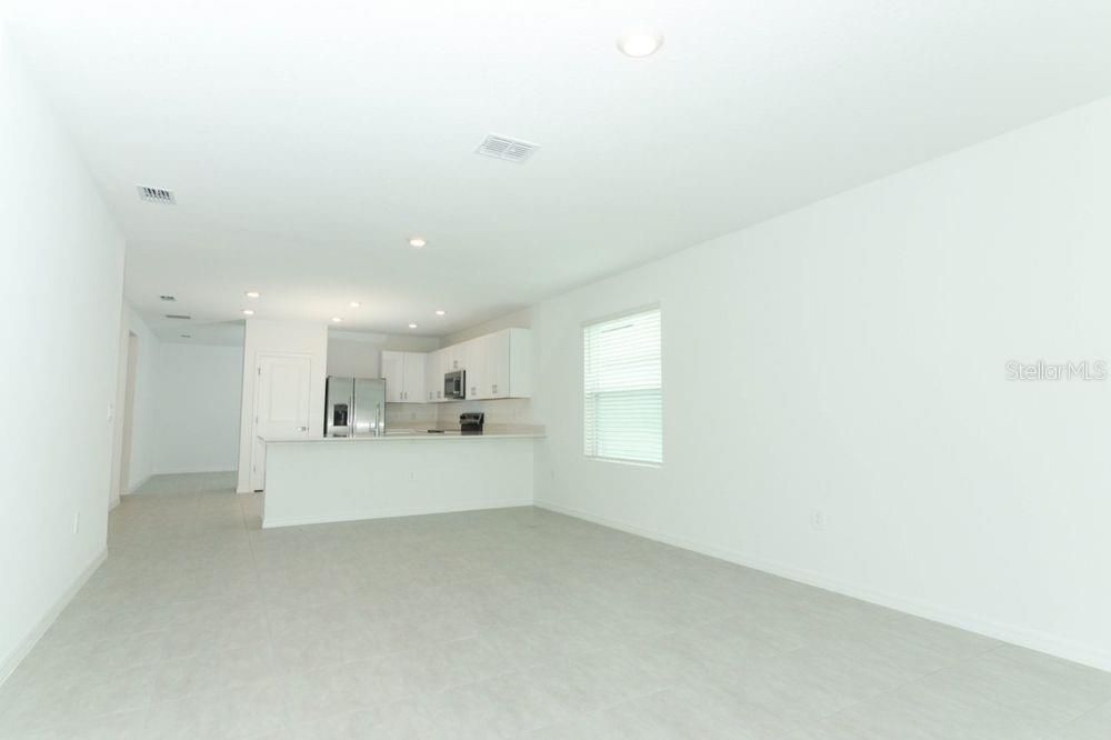 Active With Contract: $317,579 (3 beds, 2 baths, 1603 Square Feet)