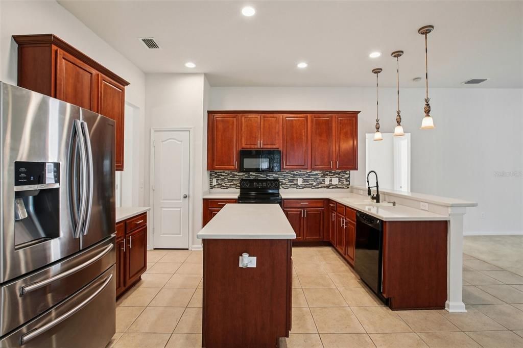 For Sale: $494,900 (4 beds, 3 baths, 2595 Square Feet)