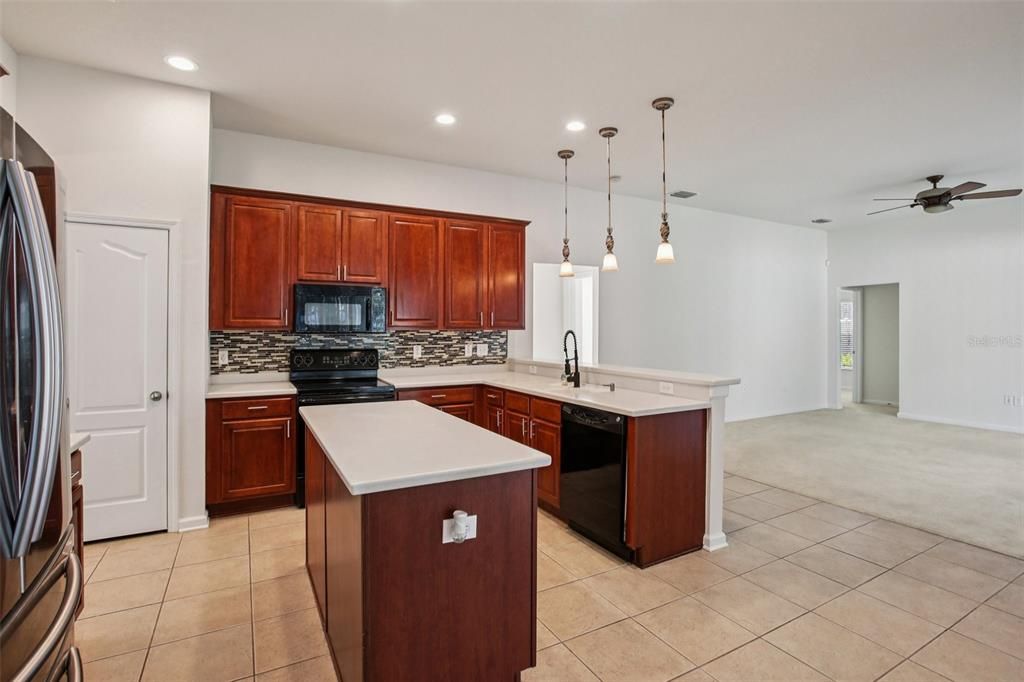 For Sale: $494,900 (4 beds, 3 baths, 2595 Square Feet)