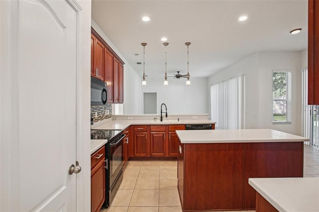 For Sale: $494,900 (4 beds, 3 baths, 2595 Square Feet)