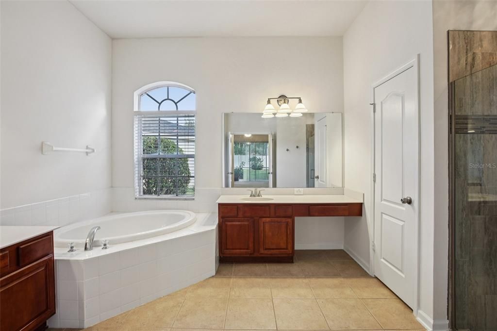 For Sale: $494,900 (4 beds, 3 baths, 2595 Square Feet)