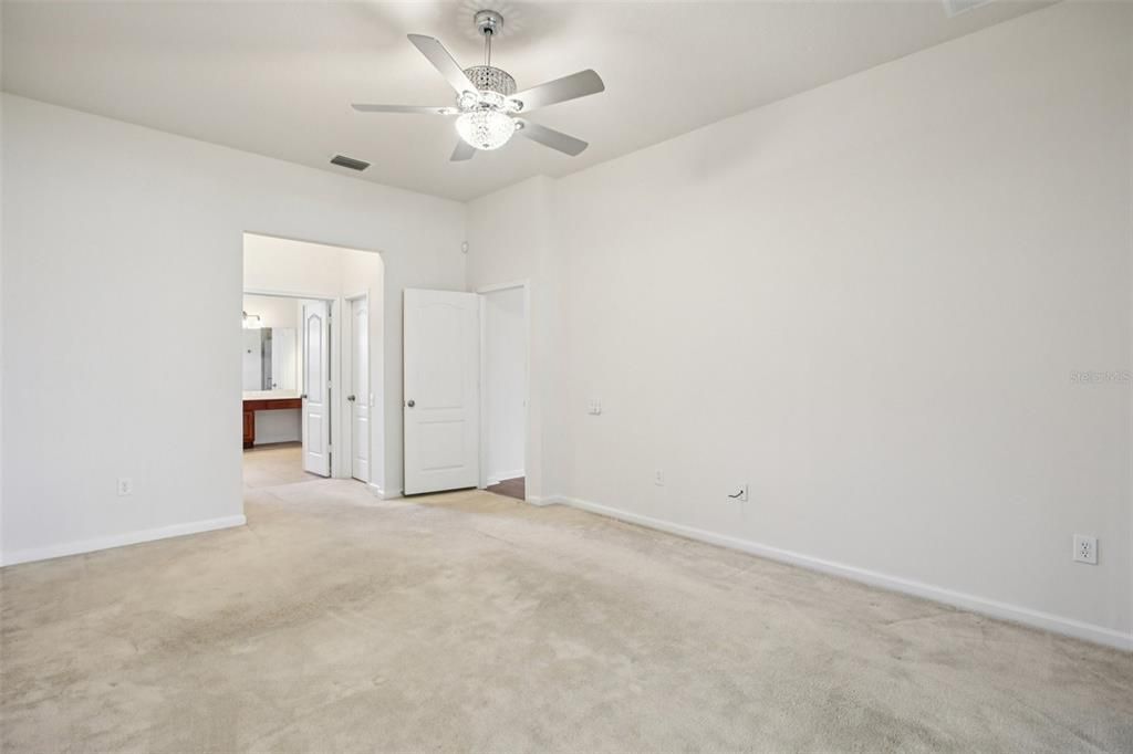 For Sale: $494,900 (4 beds, 3 baths, 2595 Square Feet)