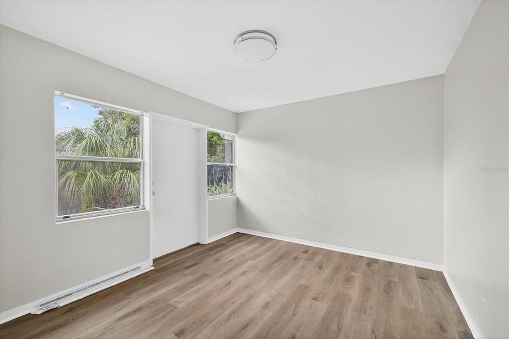 待售: $225,000 (3 贝兹, 1 浴室, 1068 平方英尺)