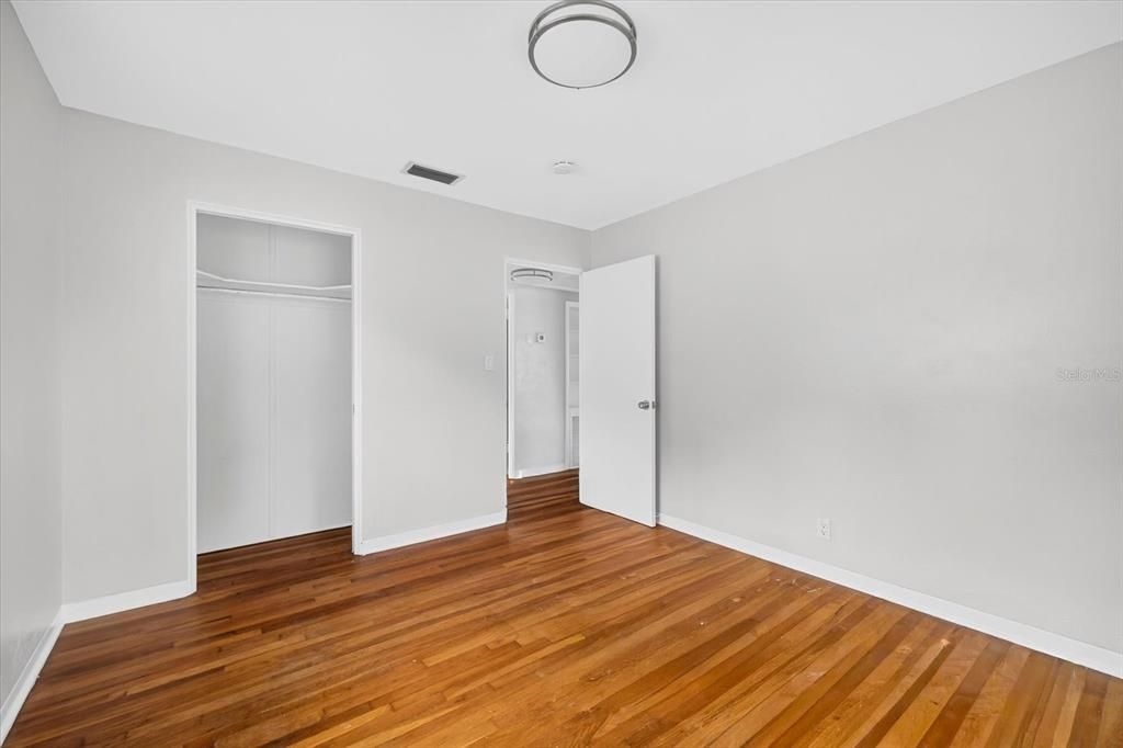 待售: $225,000 (3 贝兹, 1 浴室, 1068 平方英尺)