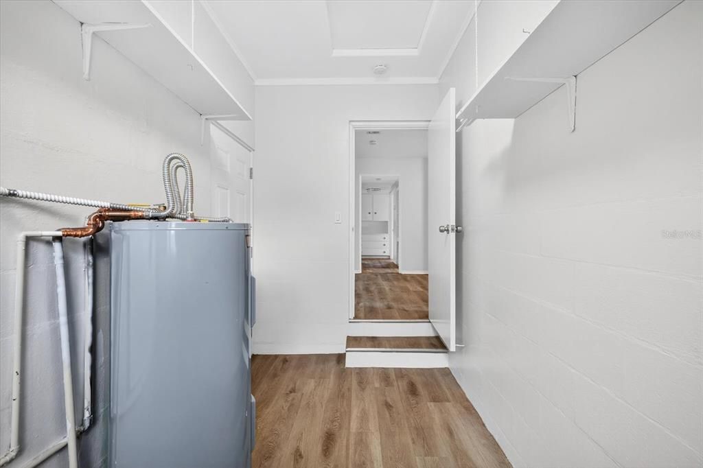 待售: $225,000 (3 贝兹, 1 浴室, 1068 平方英尺)