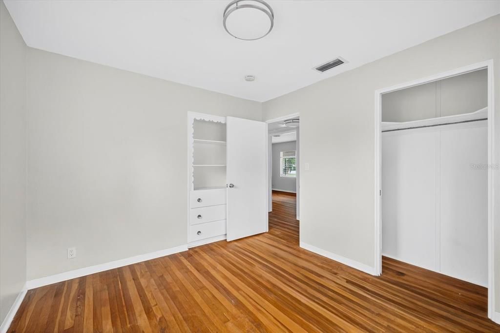 待售: $225,000 (3 贝兹, 1 浴室, 1068 平方英尺)