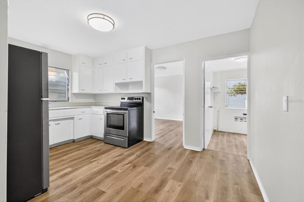 待售: $225,000 (3 贝兹, 1 浴室, 1068 平方英尺)