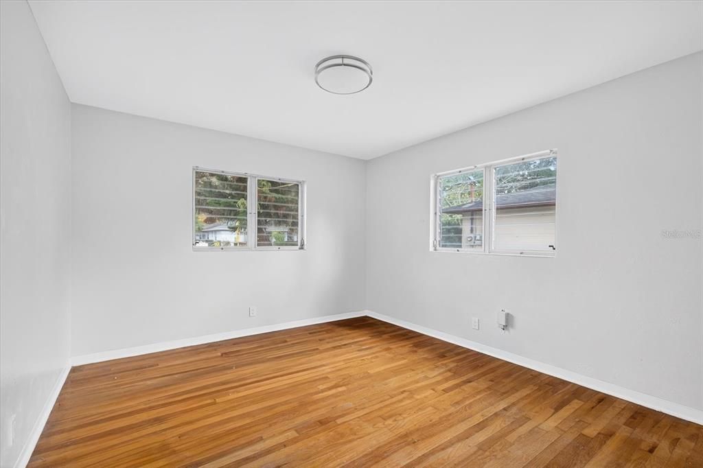 待售: $225,000 (3 贝兹, 1 浴室, 1068 平方英尺)