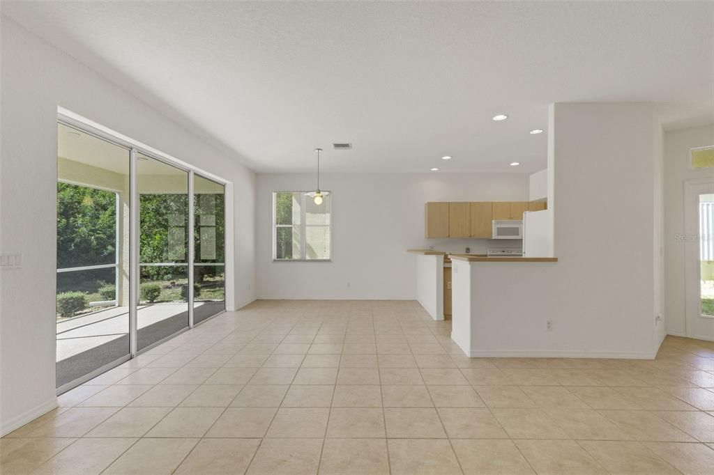 На продажу: $295,000 (2 спален, 2 ванн, 1405 Квадратных фут)