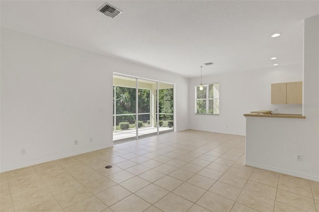 На продажу: $295,000 (2 спален, 2 ванн, 1405 Квадратных фут)