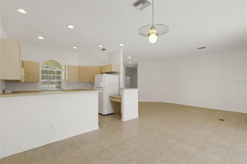 На продажу: $295,000 (2 спален, 2 ванн, 1405 Квадратных фут)