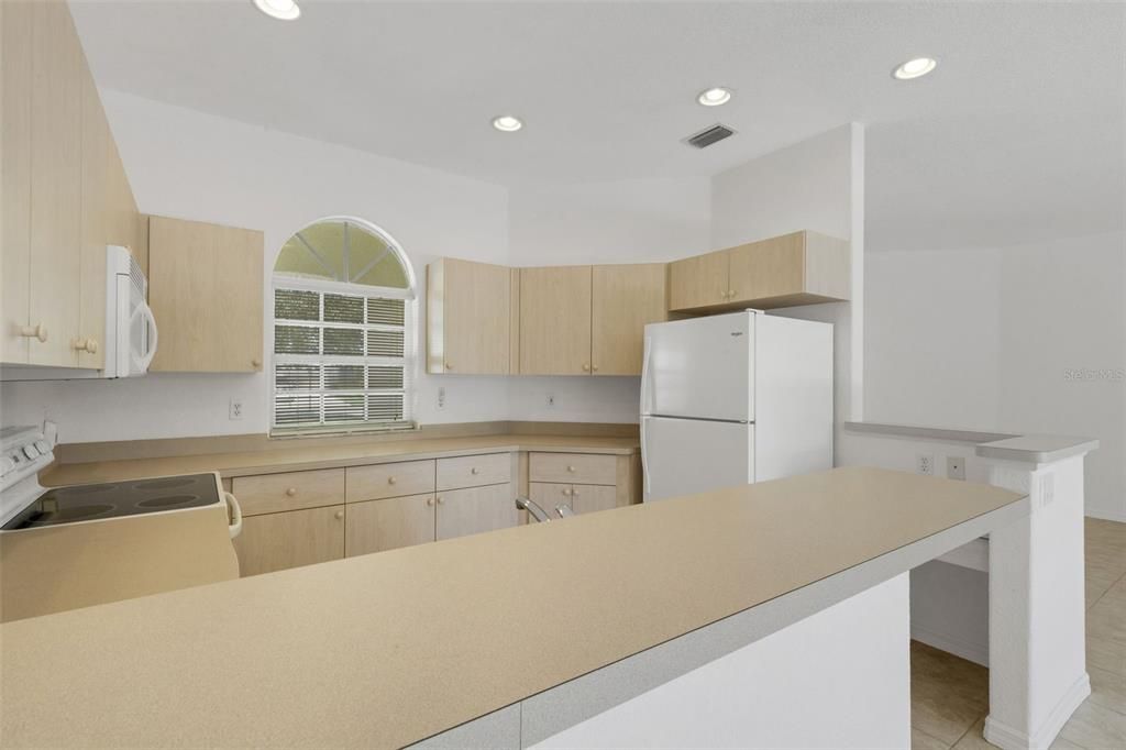 На продажу: $295,000 (2 спален, 2 ванн, 1405 Квадратных фут)