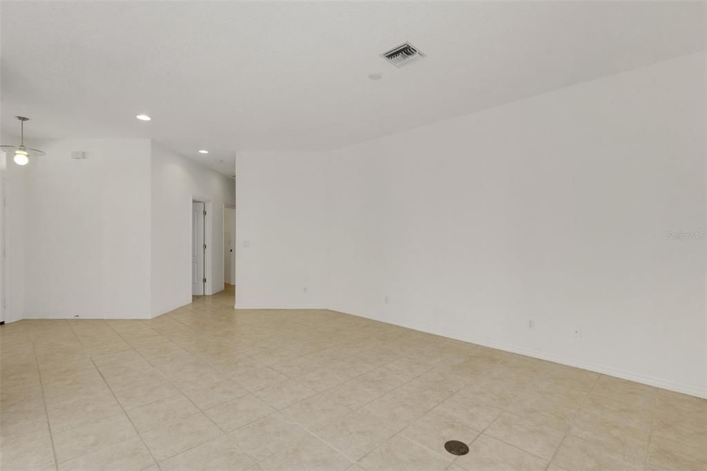 На продажу: $295,000 (2 спален, 2 ванн, 1405 Квадратных фут)