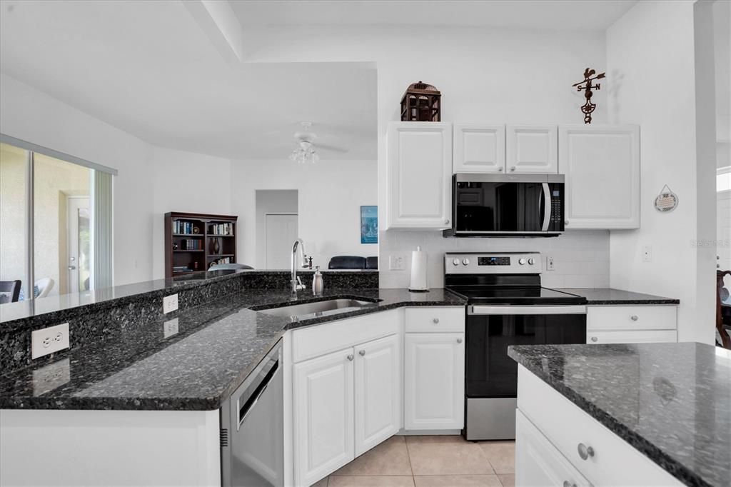 На продажу: $530,000 (3 спален, 2 ванн, 2044 Квадратных фут)