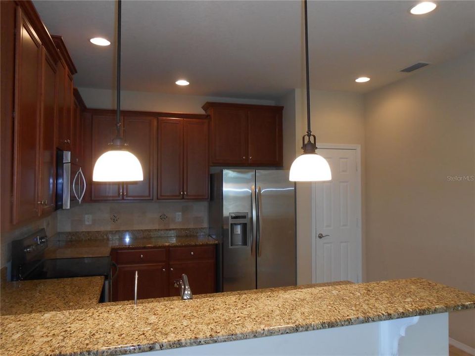 待售: $276,000 (2 贝兹, 2 浴室, 1393 平方英尺)