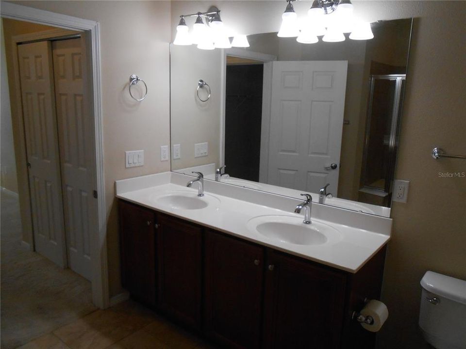 待售: $276,000 (2 贝兹, 2 浴室, 1393 平方英尺)