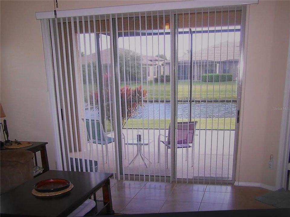 待售: $276,000 (2 贝兹, 2 浴室, 1393 平方英尺)