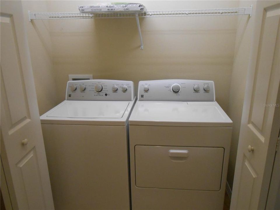 待售: $276,000 (2 贝兹, 2 浴室, 1393 平方英尺)