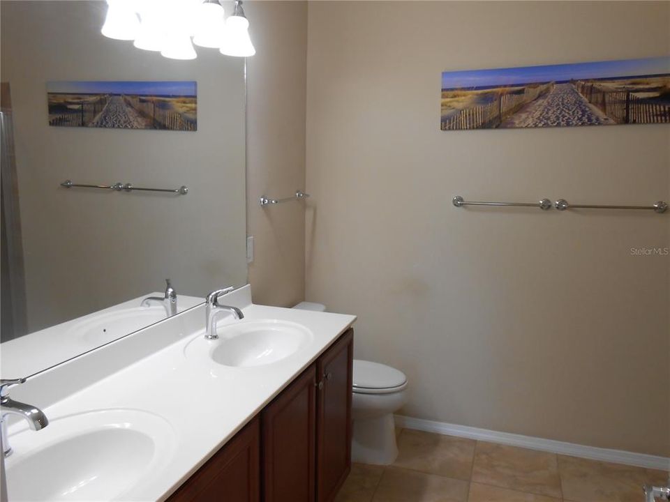 待售: $276,000 (2 贝兹, 2 浴室, 1393 平方英尺)