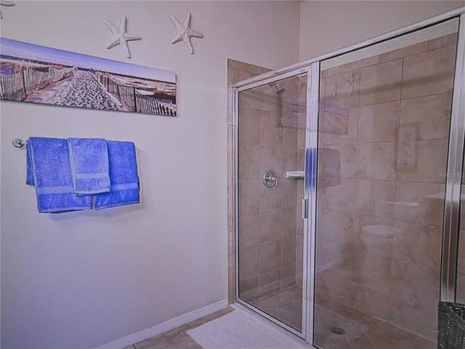 待售: $276,000 (2 贝兹, 2 浴室, 1393 平方英尺)