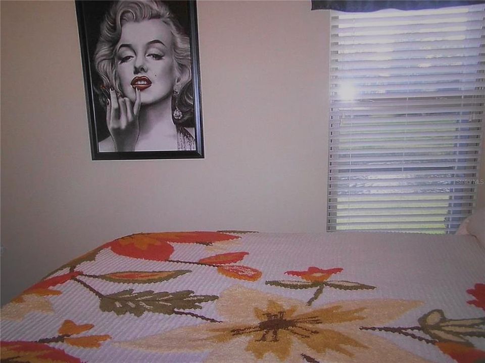 待售: $276,000 (2 贝兹, 2 浴室, 1393 平方英尺)