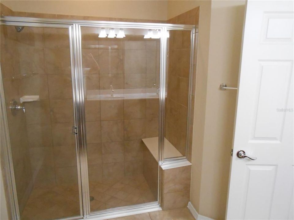 待售: $276,000 (2 贝兹, 2 浴室, 1393 平方英尺)