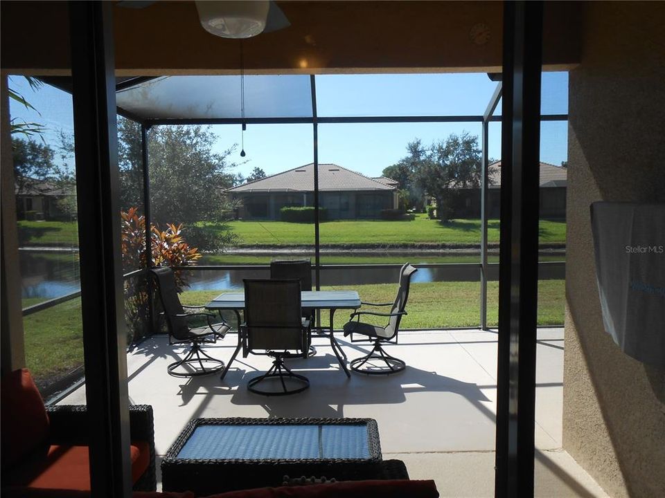 待售: $276,000 (2 贝兹, 2 浴室, 1393 平方英尺)