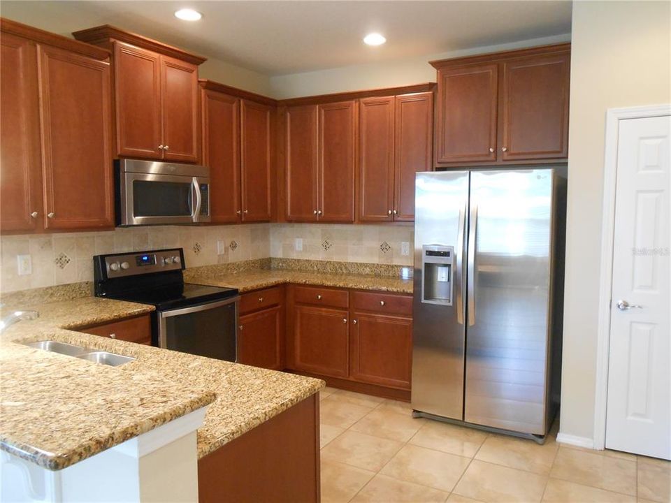 待售: $276,000 (2 贝兹, 2 浴室, 1393 平方英尺)