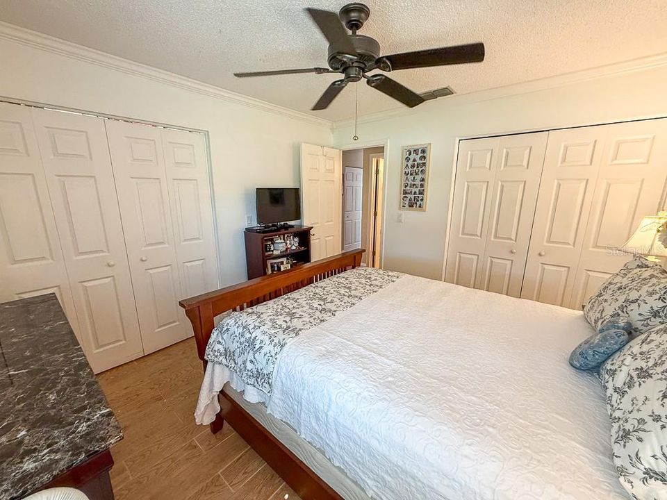 Под контрактом: $394,900 (2 спален, 2 ванн, 1332 Квадратных фут)