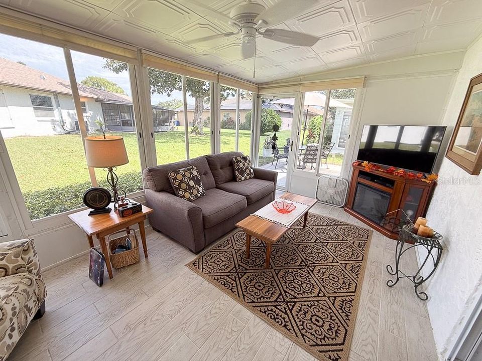 Под контрактом: $394,900 (2 спален, 2 ванн, 1332 Квадратных фут)