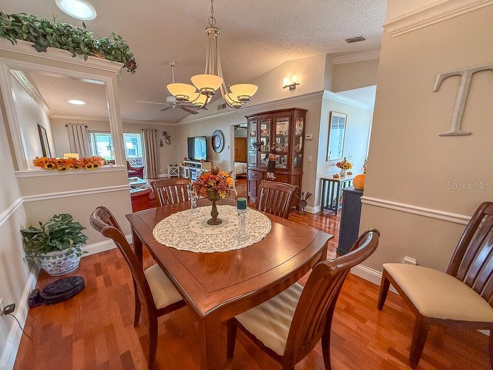 Под контрактом: $394,900 (2 спален, 2 ванн, 1332 Квадратных фут)