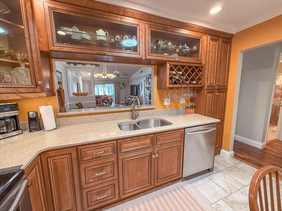 Под контрактом: $394,900 (2 спален, 2 ванн, 1332 Квадратных фут)