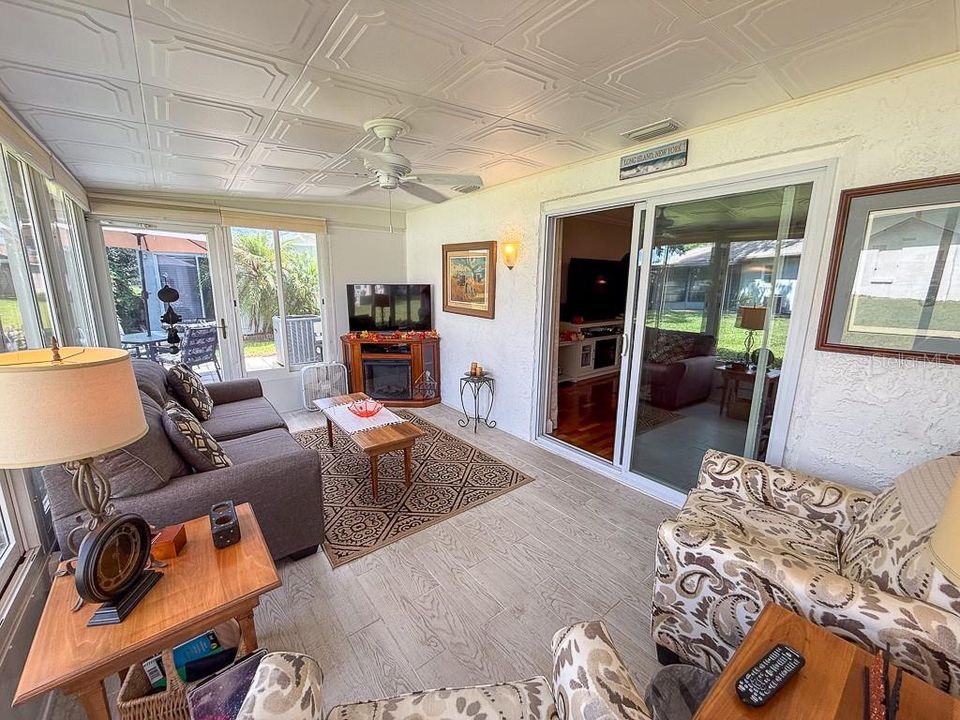 Под контрактом: $394,900 (2 спален, 2 ванн, 1332 Квадратных фут)