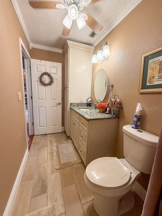 Под контрактом: $394,900 (2 спален, 2 ванн, 1332 Квадратных фут)