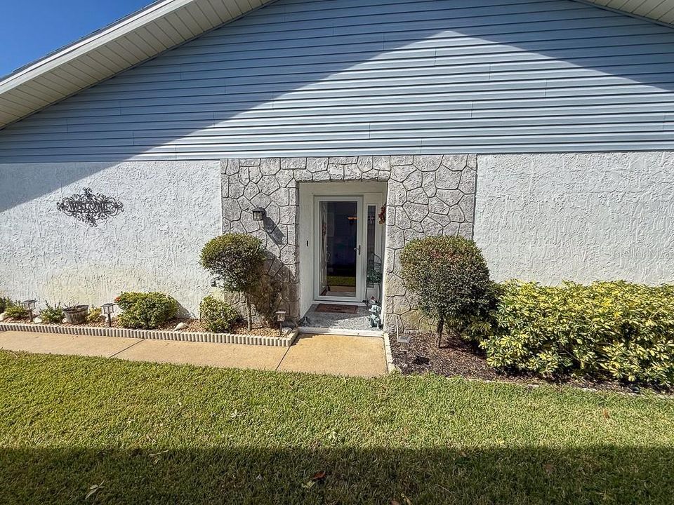 Под контрактом: $394,900 (2 спален, 2 ванн, 1332 Квадратных фут)