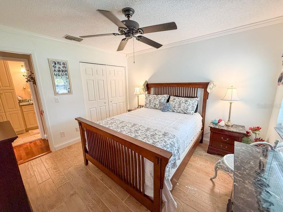 Под контрактом: $394,900 (2 спален, 2 ванн, 1332 Квадратных фут)