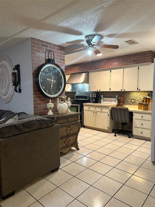 For Sale: $312,000 (3 beds, 2 baths, 2006 Square Feet)