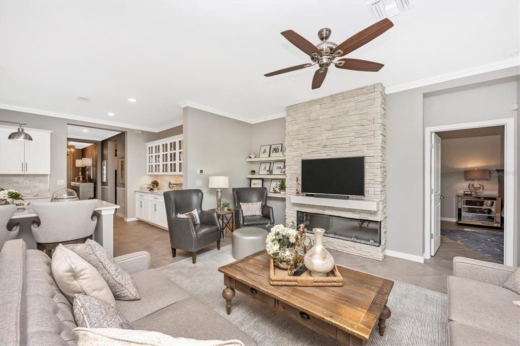 合同活跃: $549,000 (3 贝兹, 3 浴室, 2217 平方英尺)