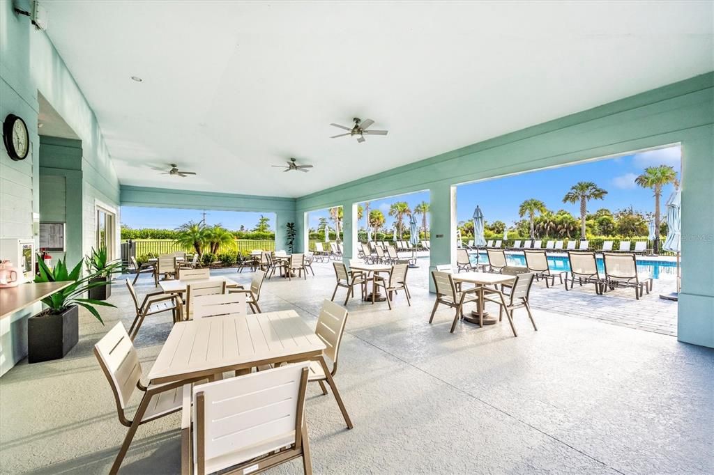 合同活跃: $549,000 (3 贝兹, 3 浴室, 2217 平方英尺)