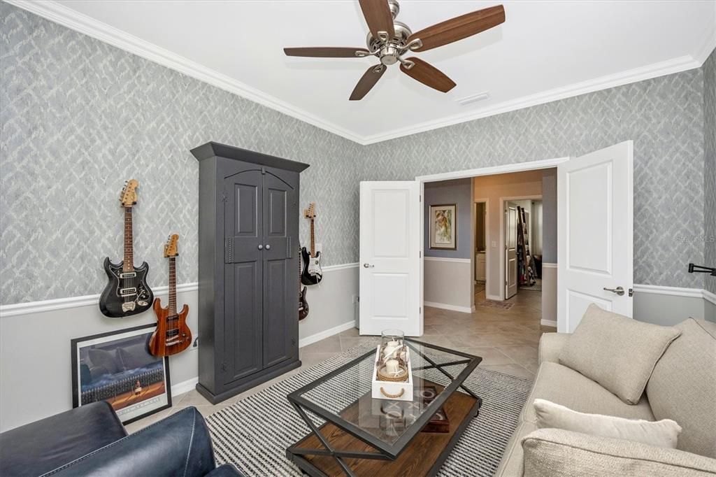 合同活跃: $549,000 (3 贝兹, 3 浴室, 2217 平方英尺)