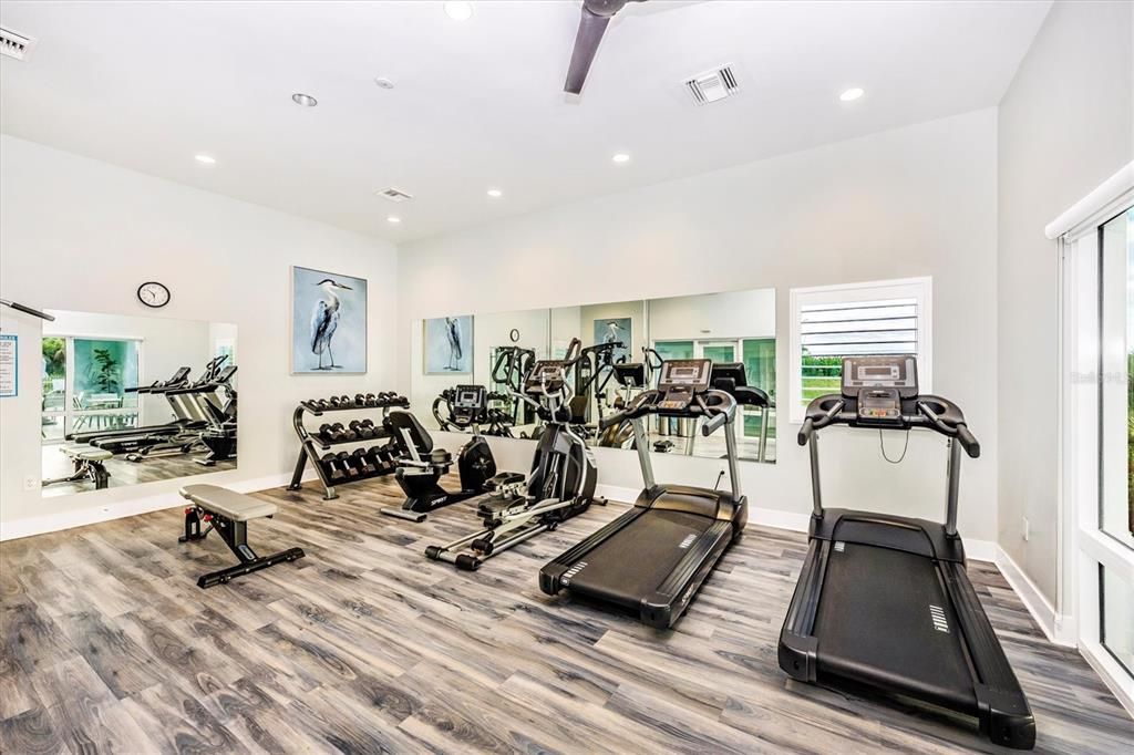 合同活跃: $549,000 (3 贝兹, 3 浴室, 2217 平方英尺)