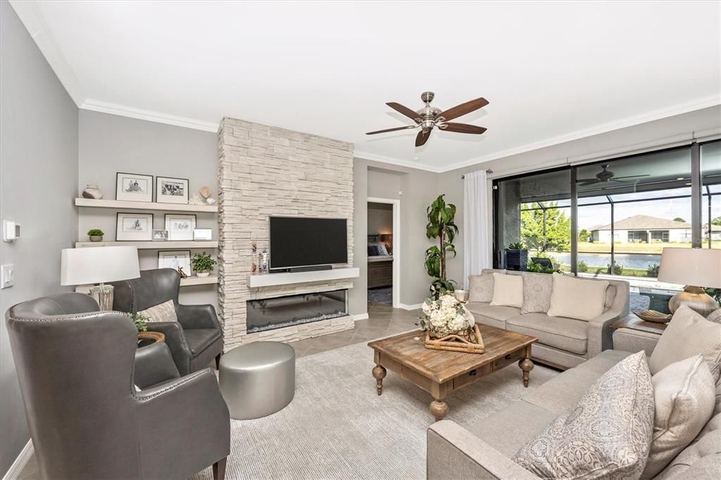 合同活跃: $549,000 (3 贝兹, 3 浴室, 2217 平方英尺)