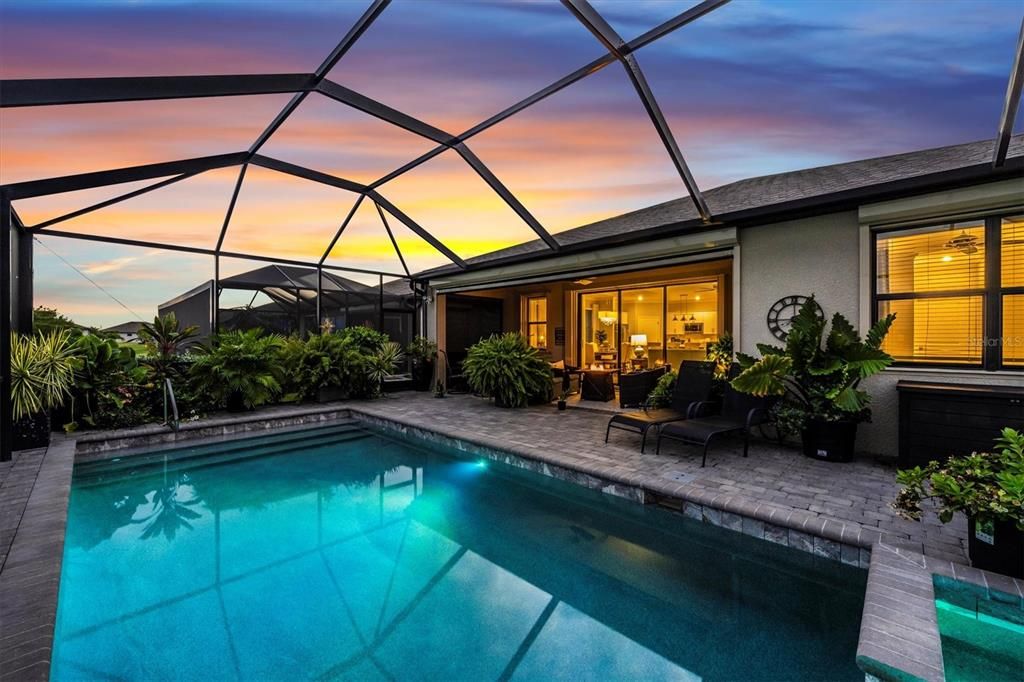 合同活跃: $549,000 (3 贝兹, 3 浴室, 2217 平方英尺)