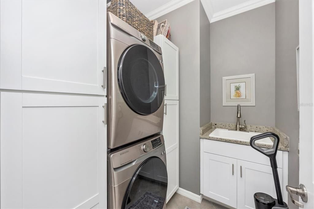 合同活跃: $549,000 (3 贝兹, 3 浴室, 2217 平方英尺)