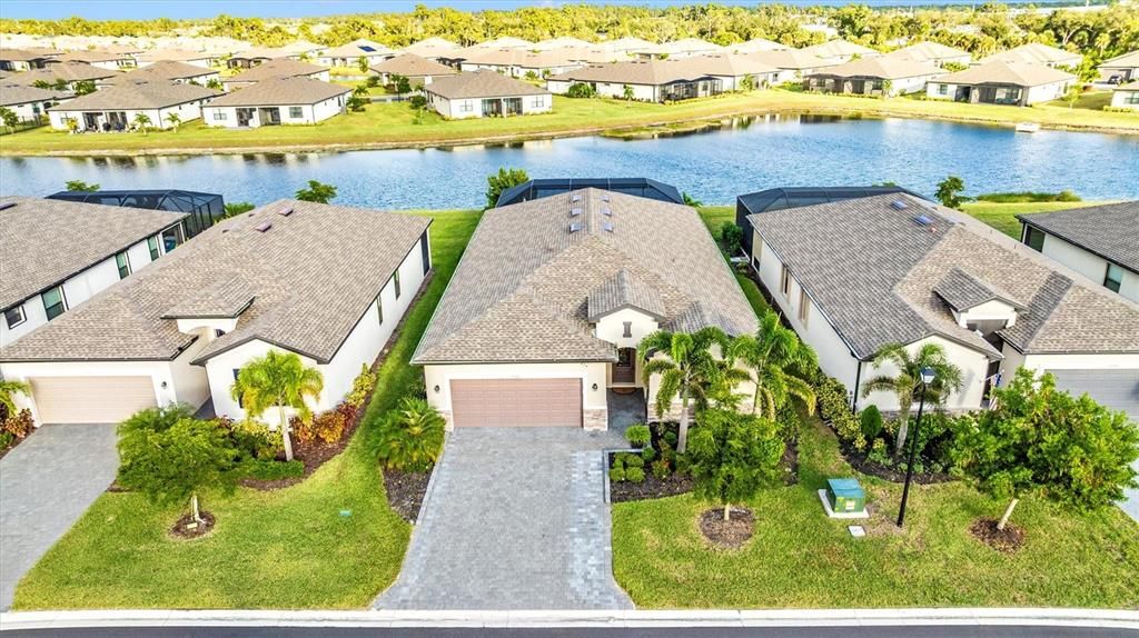 合同活跃: $549,000 (3 贝兹, 3 浴室, 2217 平方英尺)