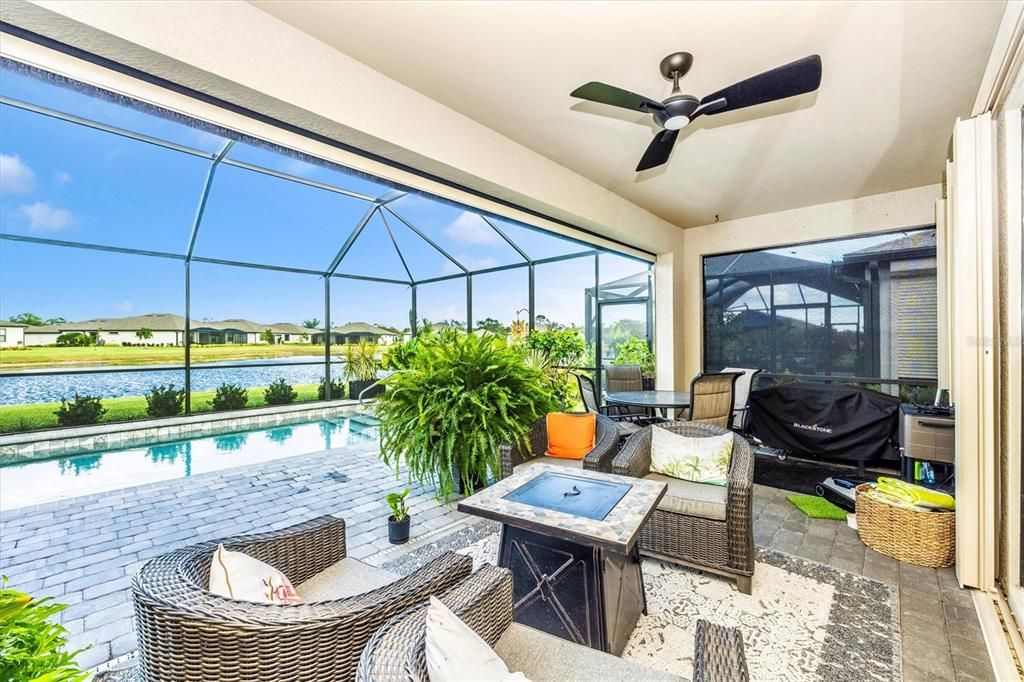 合同活跃: $549,000 (3 贝兹, 3 浴室, 2217 平方英尺)