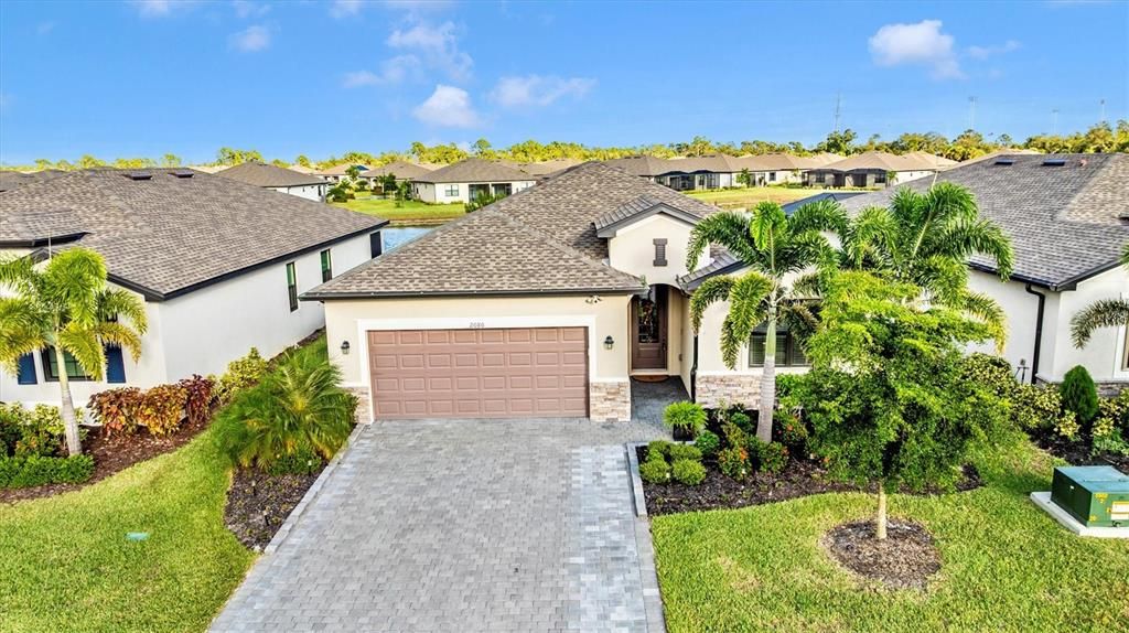 合同活跃: $549,000 (3 贝兹, 3 浴室, 2217 平方英尺)