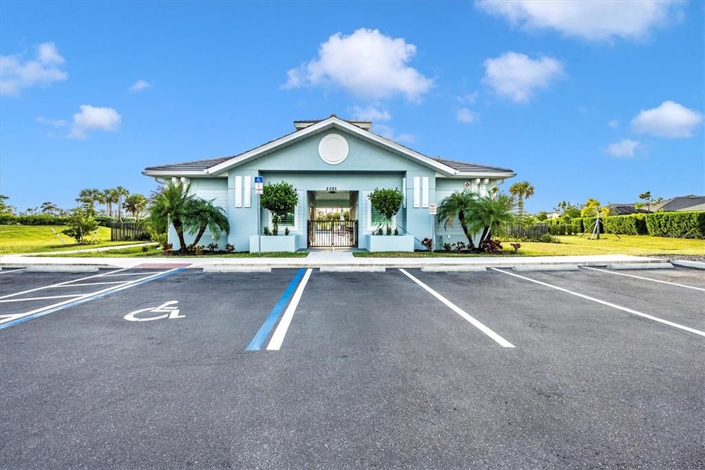 合同活跃: $549,000 (3 贝兹, 3 浴室, 2217 平方英尺)