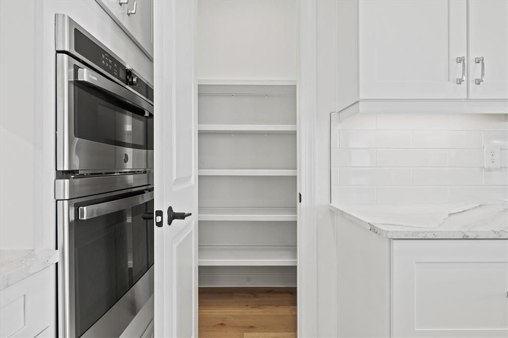 En Venta: $1,099,900 (5 camas, 4 baños, 3759 Pies cuadrados)